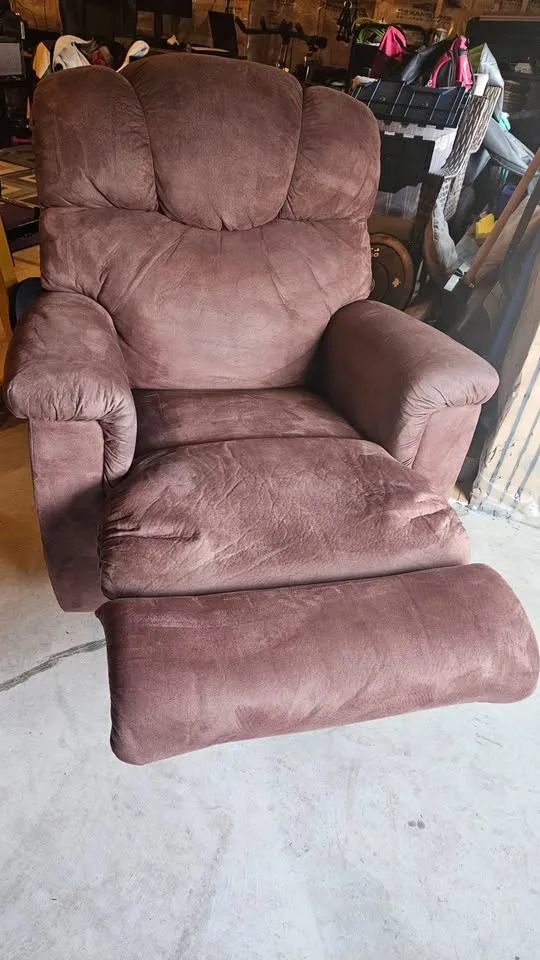 La-Z-Boy Power Reclining Sofa and Rocker Recliner Chair image indicator(8)