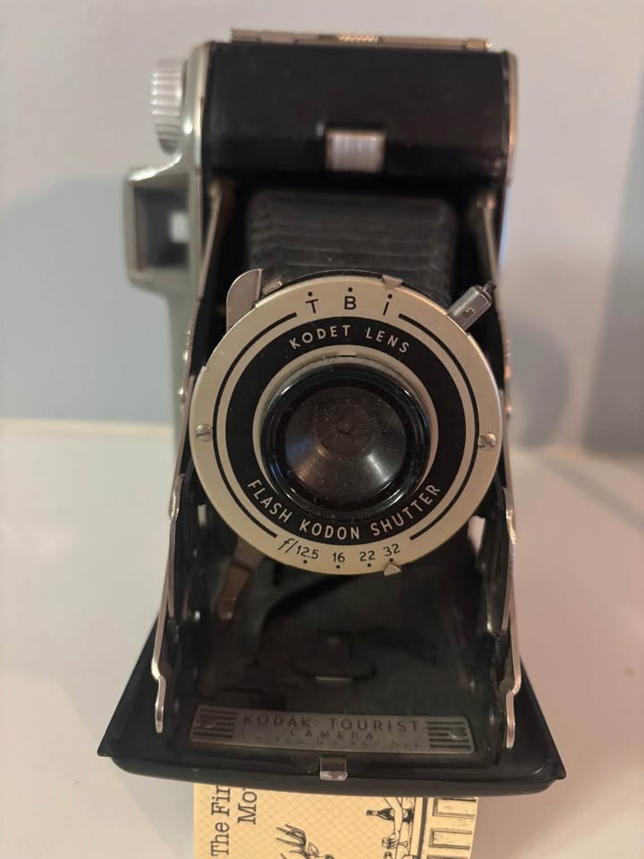 Vintage Tourist Kodak Folding Camera - photo 2