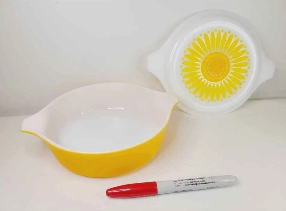 1960s Pyrex Yellow Sunflower Dish image indicator(3)