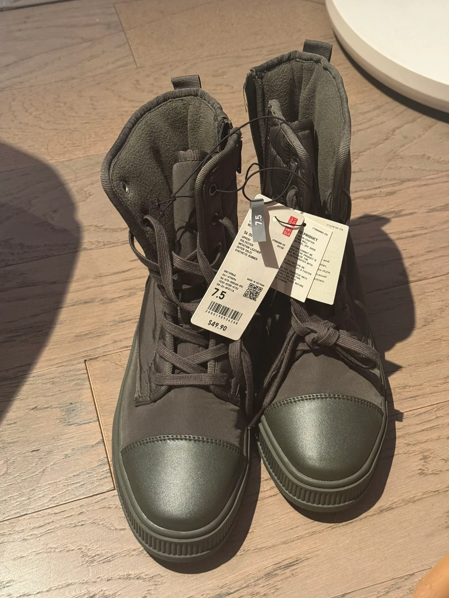 uniqlo boots New With Tags Size 7.5 Dark Green image indicator(2)