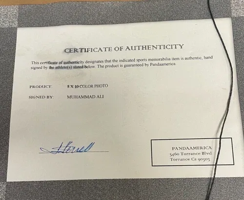 Framed MUHAMMAD ALI RARE SIGNED 8X10 PHOTO image indicator(5)