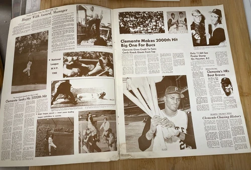 Roberto Clemente Pirates MLB Magazine - photo 2