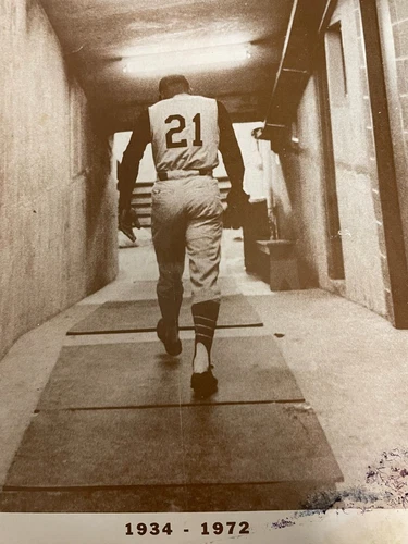 Roberto Clemente Pirates MLB Magazine - photo 4