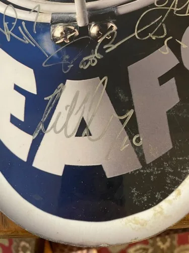 TORONTO MAPLE LEAFS TEAM SIGNED 3D MASK PHOTO ON WOOD image indicator(2)