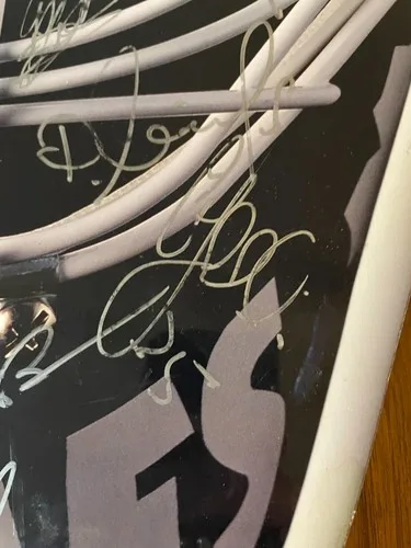 TORONTO MAPLE LEAFS TEAM SIGNED 3D MASK PHOTO ON WOOD image indicator(4)