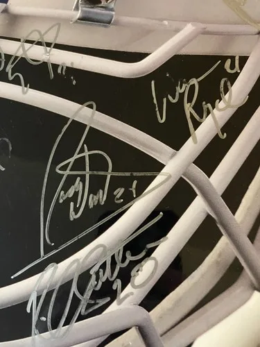 TORONTO MAPLE LEAFS TEAM SIGNED 3D MASK PHOTO ON WOOD image indicator(6)