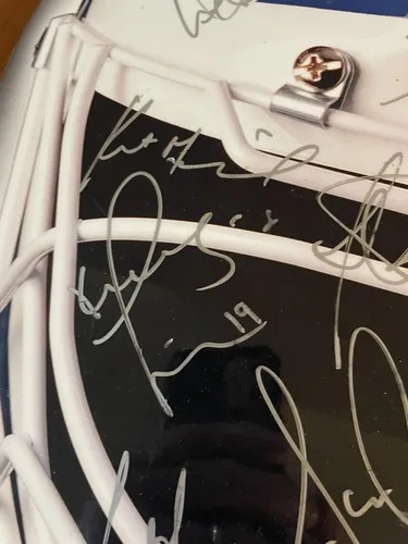 TORONTO MAPLE LEAFS TEAM SIGNED 3D MASK PHOTO ON WOOD image indicator(8)