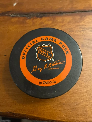 NHL GAME USED PUCK RARE NO LOGO w/NHL LOGO LIMITED QUANTITY INGL