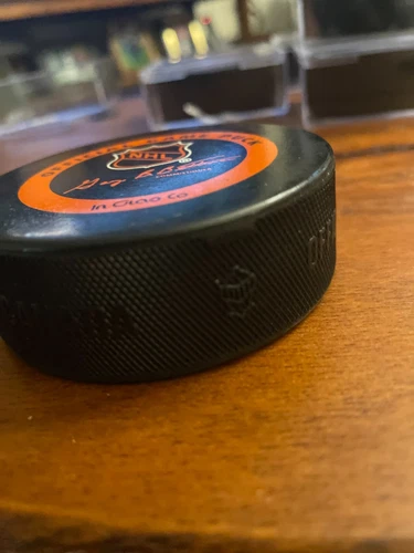 NHL GAME USED PUCK RARE NO LOGO w/NHL LOGO LIMITED QUANTITY INGL - photo 3