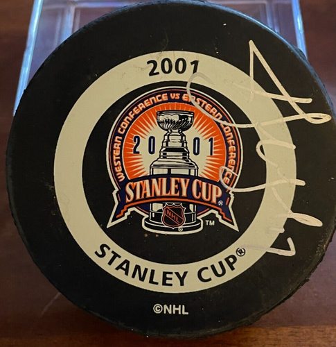 SIGNED OFFICIAL NHL GAME PUCK ALEXEI KOVALEV 92 - photo 3