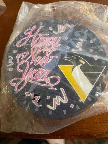PENGUINS Holiday Hockey Puck Lot (2) NHL "HAPPY" PUCKS - photo 2