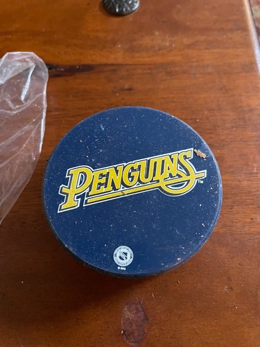 PENGUINS Holiday Hockey Puck Lot (2) NHL "HAPPY" PUCKS - photo 5