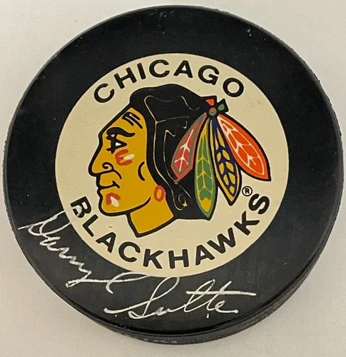 DARYL SUTTER Signed Chicago Blackhawk NHL Puck W/ Case image indicator(3)