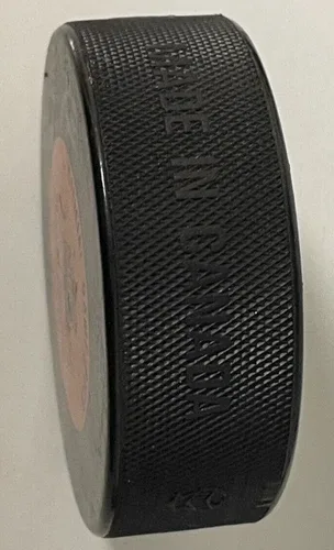 DARYL SUTTER Signed Chicago Blackhawk NHL Puck W/ Case image indicator(8)