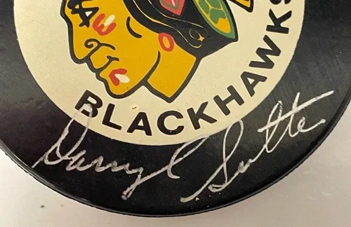 DARYL SUTTER Signed Chicago Blackhawk NHL Puck W/ Case image indicator(9)