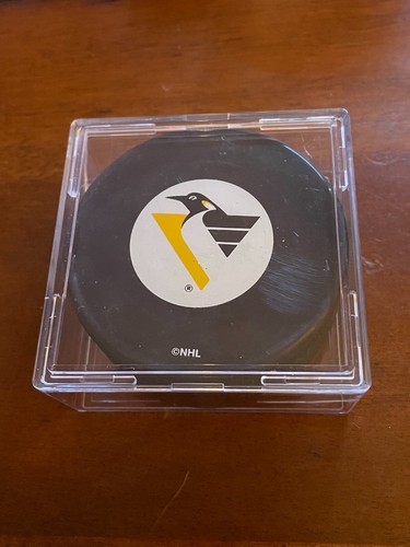 Pittsburgh Penguins Vintage SMALL Logo Puck w/case NHL 1992