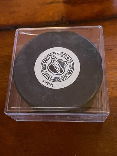 Pittsburgh Penguins Vintage SMALL Logo Puck w/case NHL 1992 - photo 2