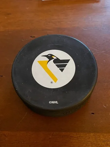 Pittsburgh Penguins Vintage SMALL Logo Puck w/case NHL 1992 image indicator(3)