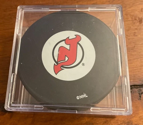 NEW JERSEY DEVILS NHL OFFICIAL PUCK RARE VINTAGE
