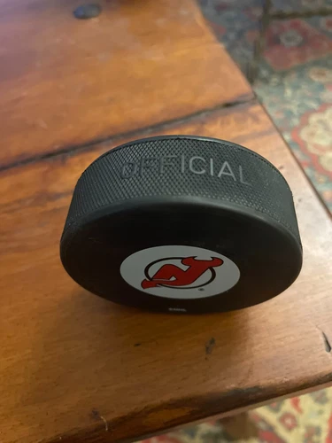 NEW JERSEY DEVILS NHL OFFICIAL PUCK RARE VINTAGE - photo 4