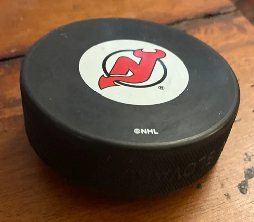 NEW JERSEY DEVILS NHL OFFICIAL PUCK RARE VINTAGE - photo 5