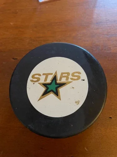DALLAS STARS NHL JOHN A ZIEGLER PUCK w/CASE