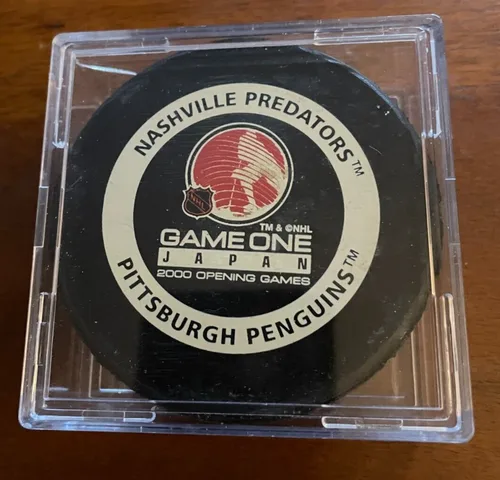 2000 Nashville Predators Official Bettman NHL Game Puck image indicator(2)
