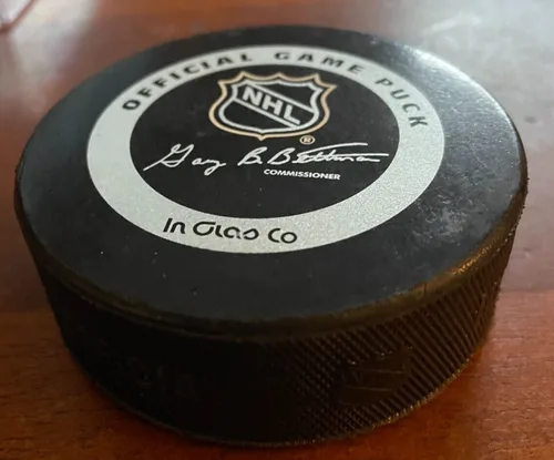 2000 Nashville Predators Official Bettman NHL Game Puck image indicator(5)