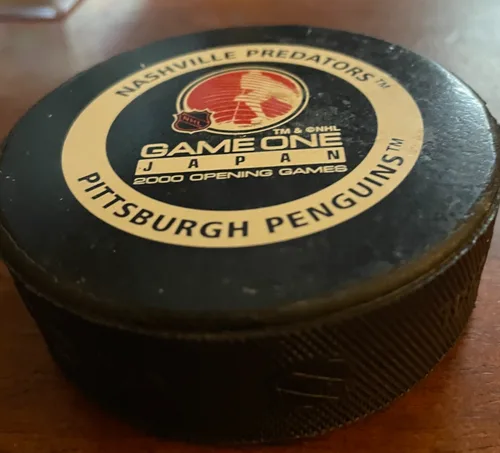 2000 Nashville Predators Official Bettman NHL Game Puck image indicator(6)