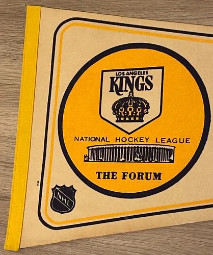 1970 Vintage LOS ANGELES KINGS NHL banner 29” x 12” PENNANT BANN image indicator(6)