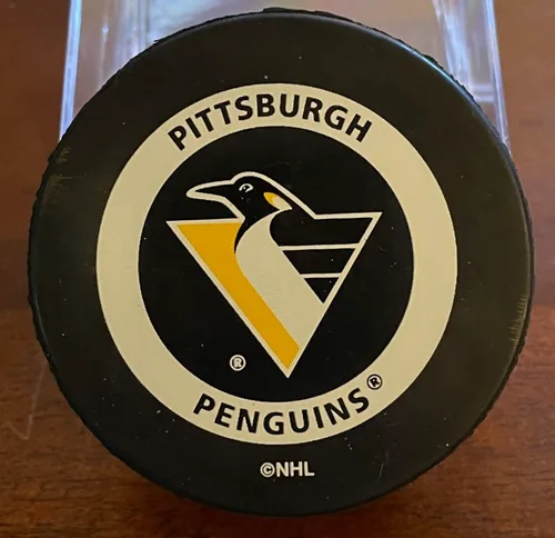 VINTAGE PITTSBURGH PENGUINS NHL GAME PUCK 1980's image indicator(4)