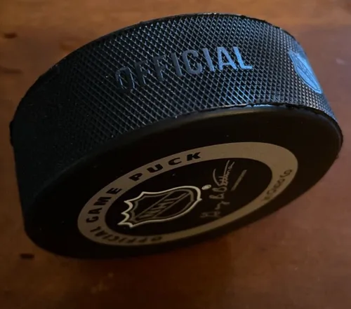 VINTAGE PITTSBURGH PENGUINS NHL GAME PUCK 1980's image indicator(6)