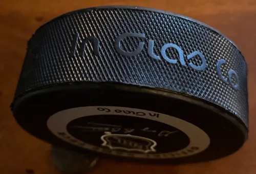 VINTAGE PITTSBURGH PENGUINS NHL GAME PUCK 1980's image indicator(8)