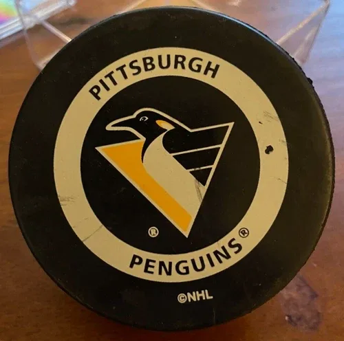 VINTAGE PITTSBURGH PENGUINS NHL GAME PUCK 1980's image indicator(2)