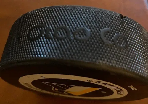 VINTAGE PITTSBURGH PENGUINS NHL GAME PUCK 1980's image indicator(4)