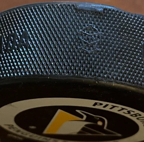 VINTAGE PITTSBURGH PENGUINS NHL GAME PUCK 1980's image indicator(8)