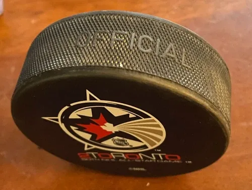 2000 50TH NHL ALL STAR GAME TORONTO HOCKEY PUCK image indicator(5)