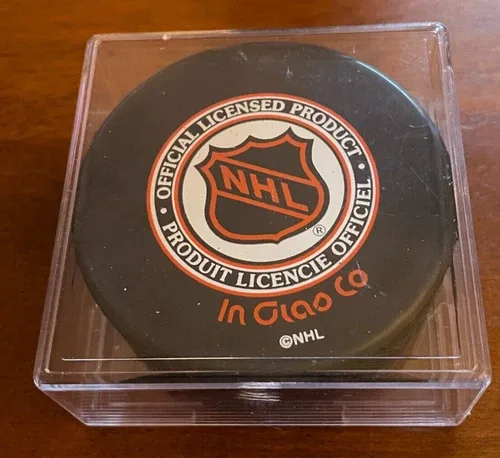 NY ISLANDERS VINTAGE OFFICIAL INGLASCO HOCKEY PUCK NHL RARE image indicator(2)