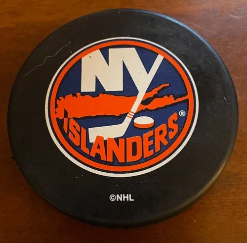 NY ISLANDERS VINTAGE OFFICIAL INGLASCO HOCKEY PUCK NHL RARE image indicator(3)