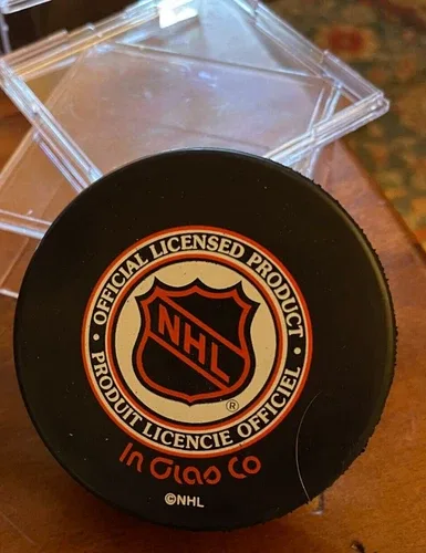 NY ISLANDERS VINTAGE OFFICIAL INGLASCO HOCKEY PUCK NHL RARE image indicator(4)