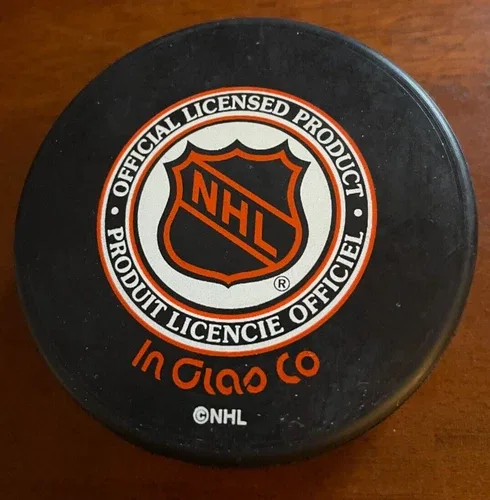 1980 PHILADELPHIA FLYERS NHL HOCKEY PUCK image indicator(2)