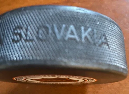 1980 PHILADELPHIA FLYERS NHL HOCKEY PUCK image indicator(3)