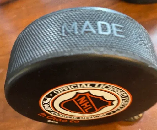 1980 PHILADELPHIA FLYERS NHL HOCKEY PUCK image indicator(4)