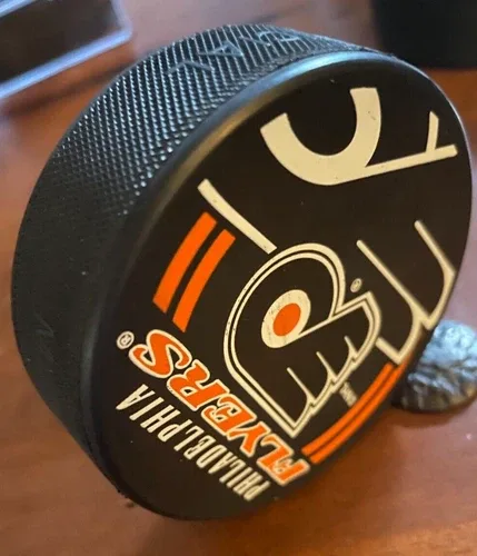 1980 PHILADELPHIA FLYERS NHL HOCKEY PUCK image indicator(5)