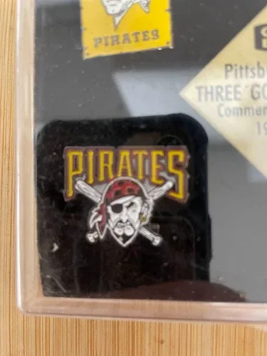 Vintage 1970-2000 MLB PITTSBURGH PIRATES Pin SET image indicator(6)