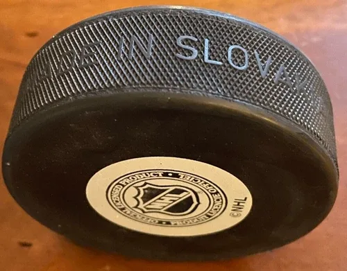 VINTAGE PITTSBURGH PENGUINS NHL GAME PUCK 1990's VEGUM image indicator(5)