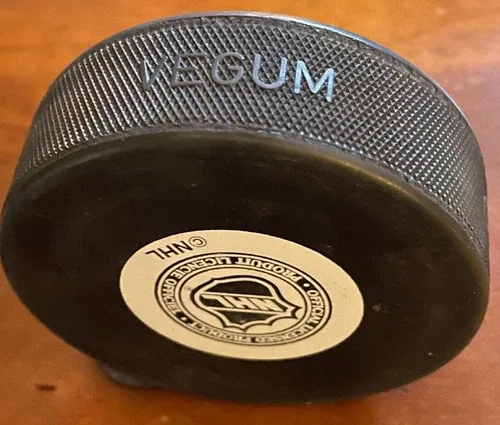 VINTAGE PITTSBURGH PENGUINS NHL GAME PUCK 1990's VEGUM image indicator(6)