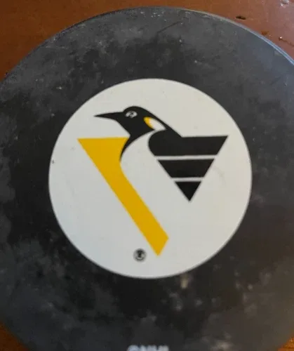 VINTAGE PITTSBURGH PENGUINS NHL GAME PUCK 1990's VEGUM image indicator(7)
