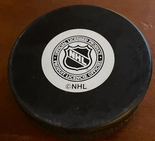 VINTAGE PITTSBURGH PENGUINS NHL GAME PUCK 1990's VEGUM image indicator(8)