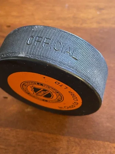 VINTAGE 1990s Pittsburgh penguins NHL GAME USED PUCK image indicator(5)